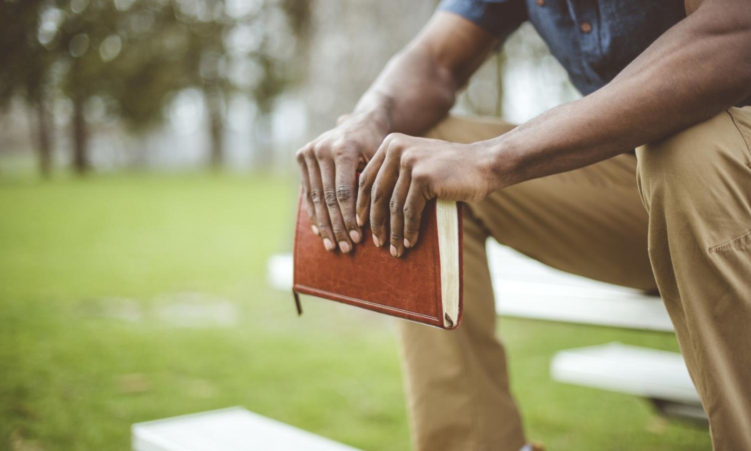 Illustration de tableaux de bord financiers et d'indicateurs de performance